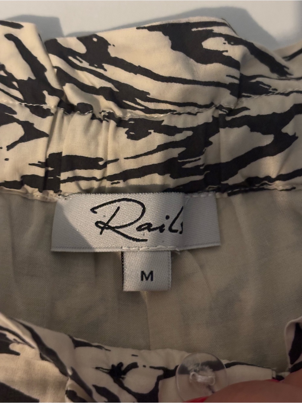 Rails Black and Cream Abstract Print Elastic Waist Shorts Women’s Size M - Picture 4 of 5